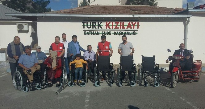 Batman Kızılay’dan engellilere tekerlekli sandalye