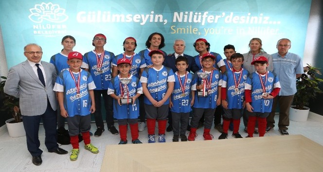 Türkiye şampiyonlarından Bozbey’e ziyaret