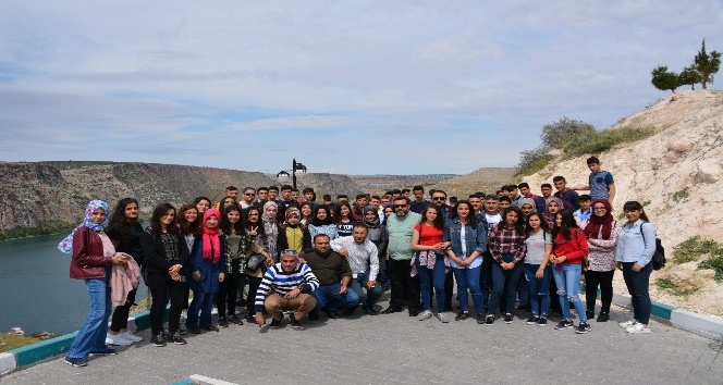 Öğrenciler Atatürk Barajını ve Halfeti’yi gezdi
