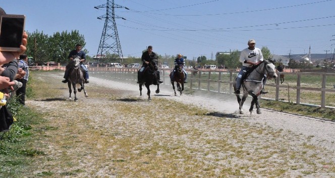 Kütahya’da ’Rahvan at yarışları’ ilgi gördü