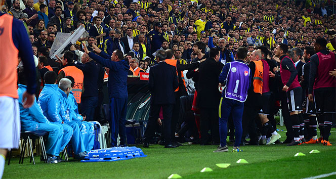 Fenerbahçe&#039;ye 3 maç seyircisiz oynama cezası