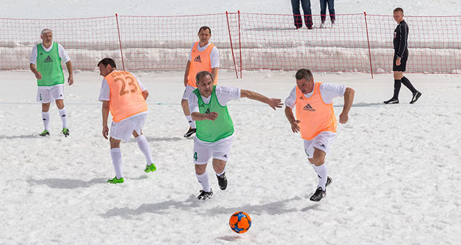 Sovyetlerin efsaneleri kar üstünde futbol oynadı