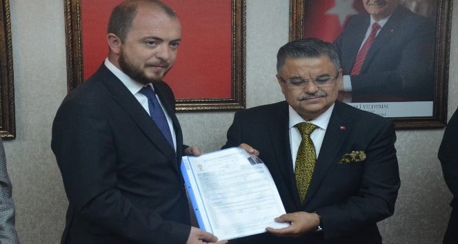 Belediye Başkanı Yağcı istifa ederek milletvekili aday adaylığı resmi başvurusunu yaptı