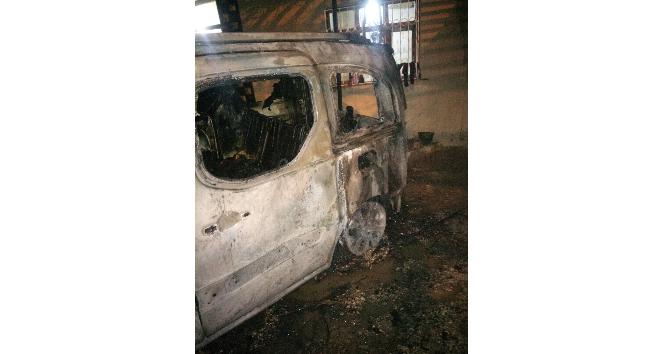 Van’da araç yangını