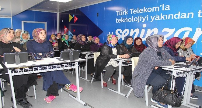 Türk Telekom Teknoloji Seferberliği projesi Konyalı kadınlarla buluştu