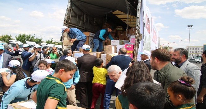 Şanlıurfa’dan 18 tır insanı yardım Afrin’e uğurlandı