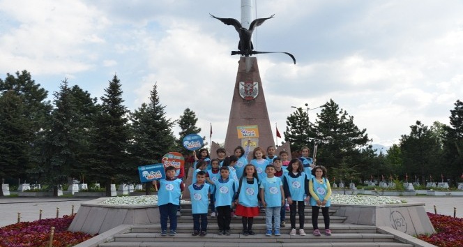 Melikgazi Belediyesi Çocuk Meclisi’nden şehitlik ziyareti