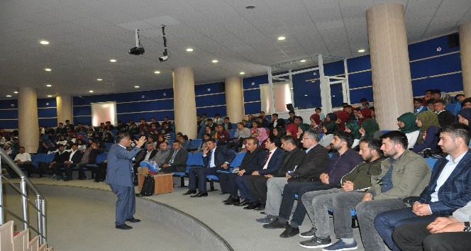 Sincik’te ’Eğitim ve Gelecek’ konulu konferans yapıldı
