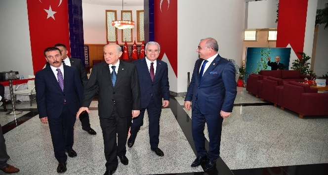 MHP Lideri Devlet Bahçeli: “Abdullah Gül’ün Başbakan’a uyması lazım diye düşünüyorum&quot;