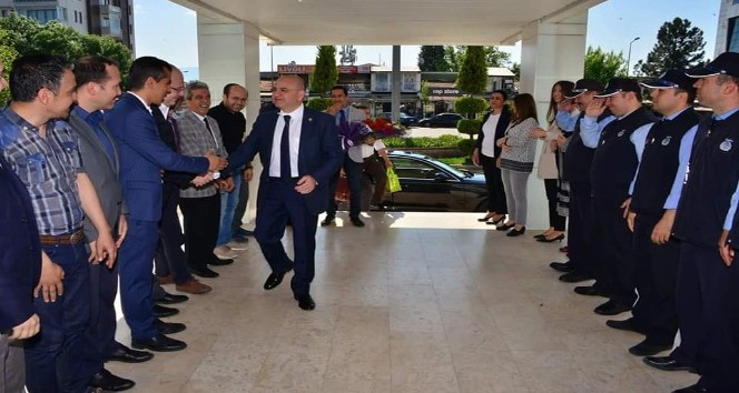 Saraoğlu, daire amirleri ve belediye personeli ile vedalaştı