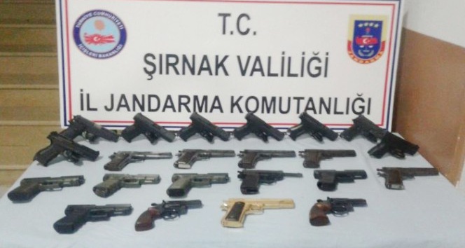 Silopi’de 22 adet tabanca ele geçirildi