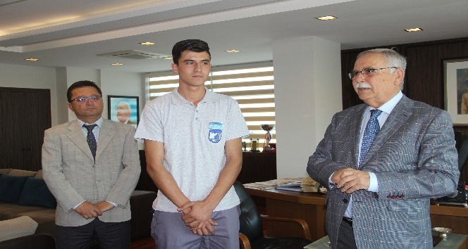 Küçük kızı ölümden son anda kurtaran personel ödüllendirildi