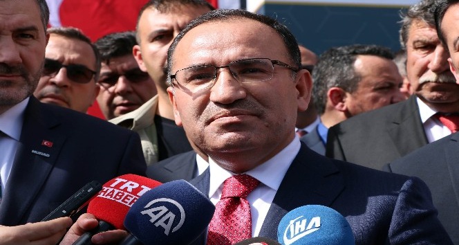 Bekir Bozdağ: "Yaşanan 15’ler olayı Türk siyasi tarihinin siyasi ahlaksızlık abidesidir"