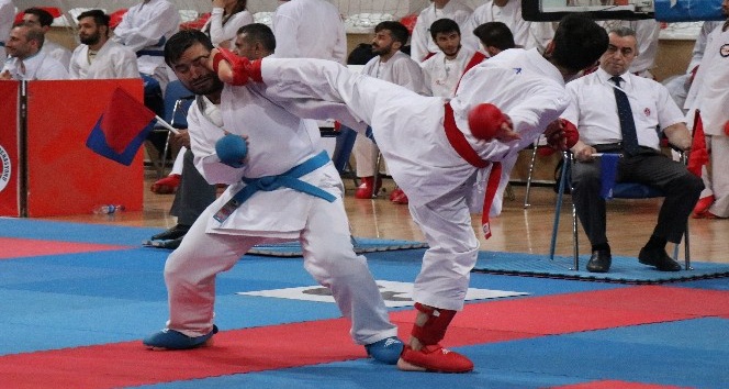 Bolu’da Kulüpler Türkiye Karate Şampiyonası başladı