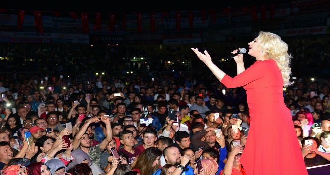 Antalya’da Muazzez Ersoy konseri