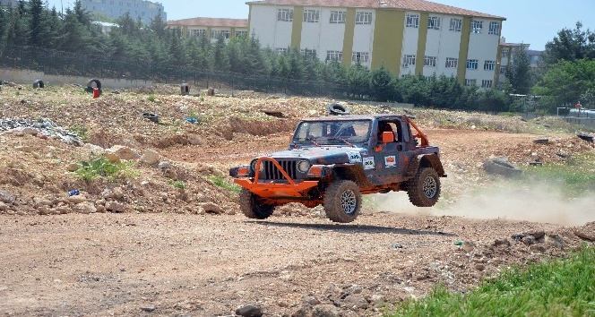 Off-Road yarışları nefes kesti