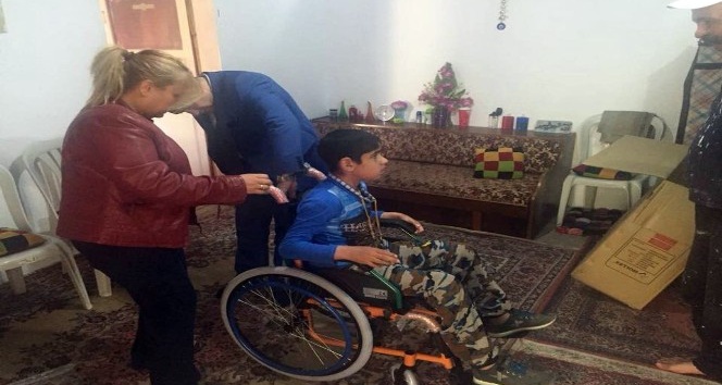 12 yaşındaki Iraklı çocuğun tekerlekli sandalye hayali gerçek oldu