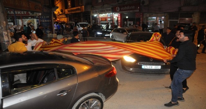 Cizre’de Galatasaraylı taraftarların galibiyet sevinci