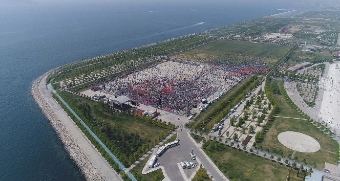 Maltepe miting alanında toplanan kalabalık havadan görüntülendi