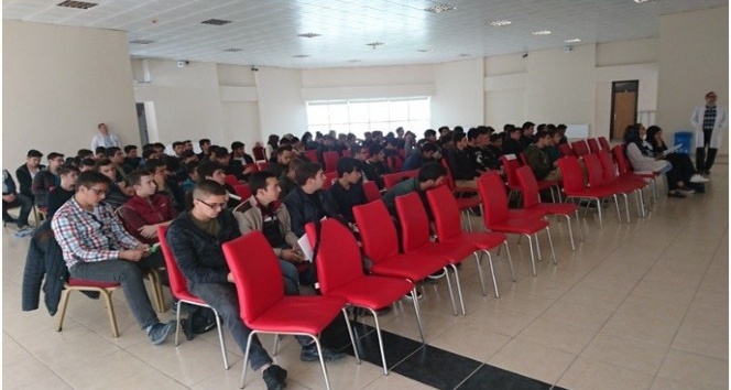 Uşak Üniversitesi öğrencilerinden hastalara moral ziyareti