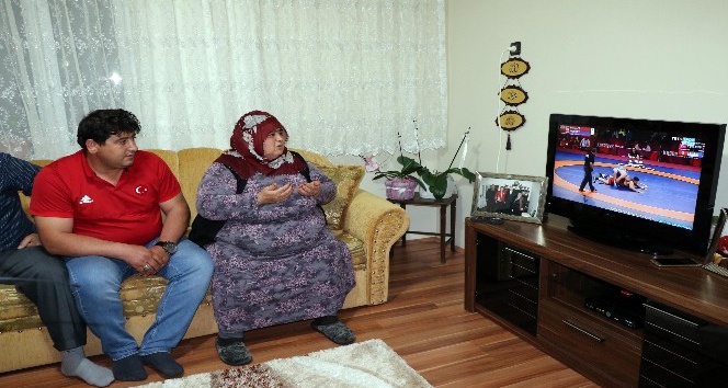 Rıza Kayaalp’in 8. Avrupa şampiyonluğu ailesini gururlandırdı
