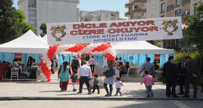Cizre’de kitap fuarı açıldı