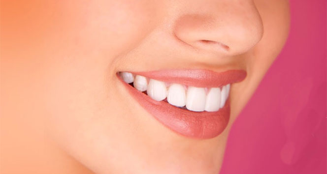 'Pembe diş estetiği öncesi diş eti durumu önemli'