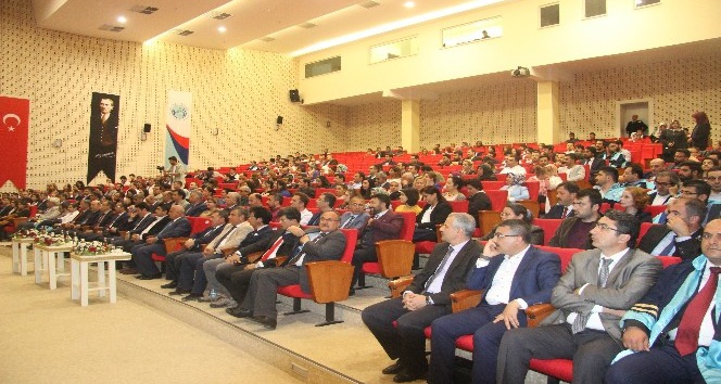 7 Aralık Üniversitesi’nde 54 akademisyen törenle cübbe giydi