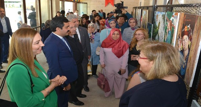 Aile Yaşam Merkezi 6. Dönem kursiyerleri yağlı boya resim sergisi açıldı