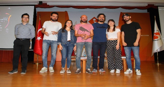 Mizah, gençlerle buluştu