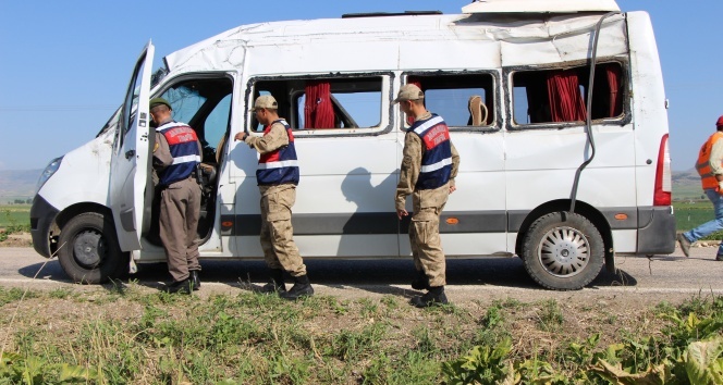 Amasya’da öğretmen ve öğrencileri taşıyan minibüs kaza yaptı: 10 yaralı