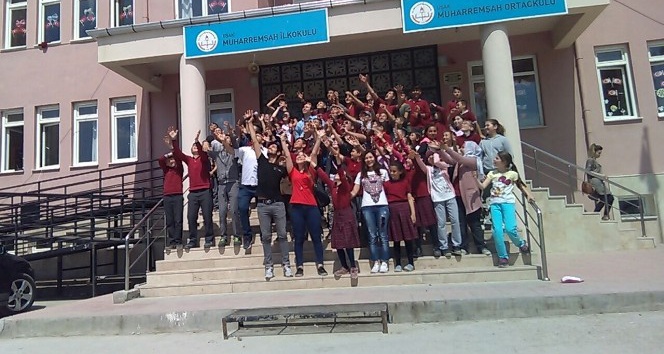 Uşak Üniversitesi öğrencileri köyde bahar şenliği düzenledi