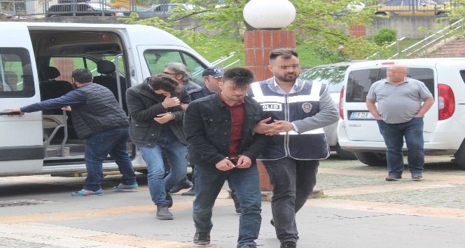 12 asker itirafçı oldu