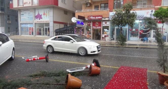 Meteorolojinin uyardığı Mardin’de dolu yağdı