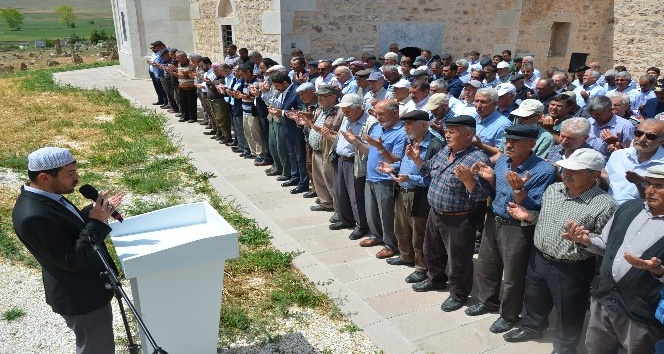 Seyitgazililer Üryan Baba’yı andı