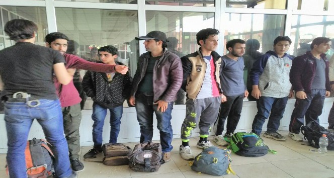 Taliban zulmünden kaçış devam ediyor