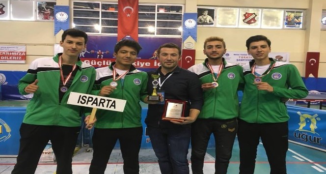 Isparta KYK Masa Tenisi Şampiyonası’nda Türkiye 3.’sü oldu