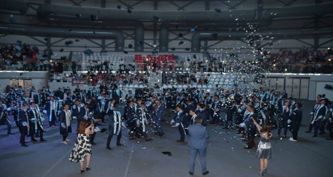 Vali Güvençer MOSTEM’in mezuniyet gecesine katıldı