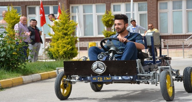 Öğrenciler hurdalardan iki bin liraya otomobil yaptı