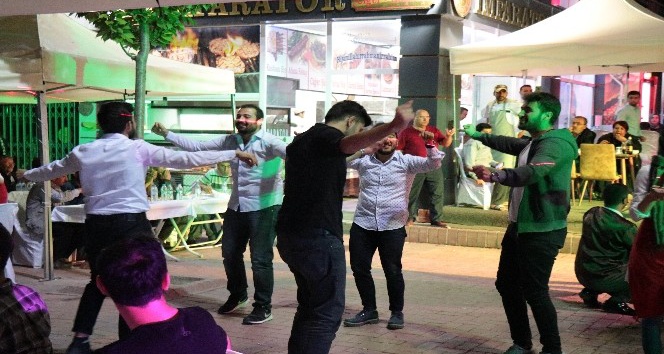 İkinci çarşı esnafından "ekonomiye can suyu" adıyla sıra gecesi