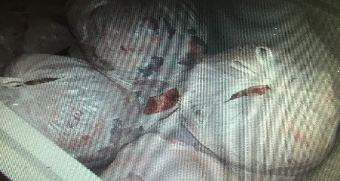 Yoksullara dağıtmak için topladıkları kurbanları sucuk yapıp sattılar