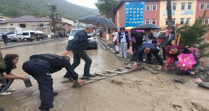 Beytüşşebap sular altında kaldı