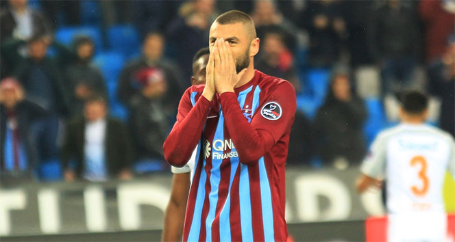 Trabzonspor&#039;da Burak Yılmaz&#039;ın kaptanlığı alındı