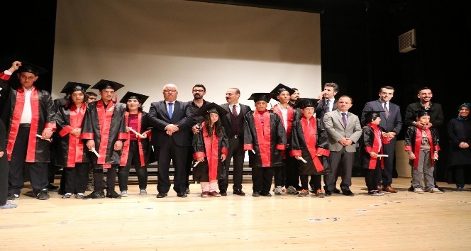 Yozgat’ta özel öğrenciler mezuniyet sevinci yaşadı