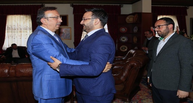 AK Parti heyeti Belediye Başkanı Seçen’e hayırlı olsun ziyaretinde bulundu