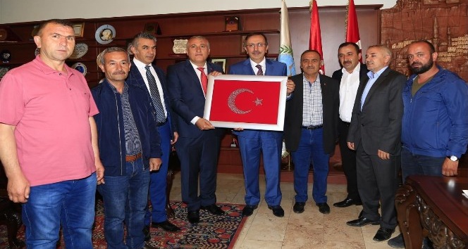 Vatan Şehitleri ve Gazileri Dernek yöneticileri, Belediye Başkanı Seçen’i ziyaret etti