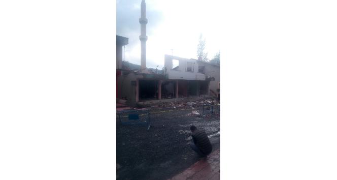 Beytüşşebap’ta 60 yıllık cami ve minaresi yıkıldı