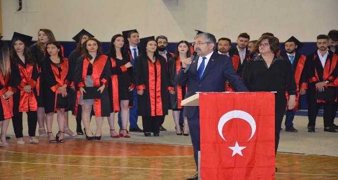 Zile’de mezuniyet coşkusu