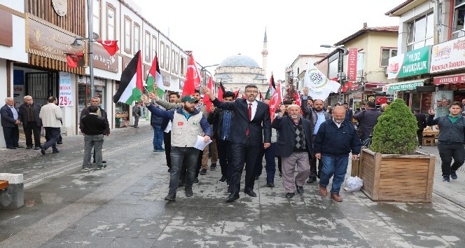 Yozgat’ta vatandaşlar Kudüs için meydanlara indi