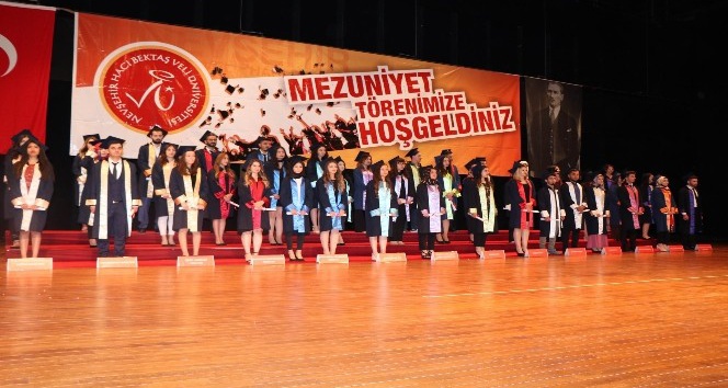 Başkan Seçen de Hacı Bektaş Veli Üniversitesi mezunları kervanına katıldı